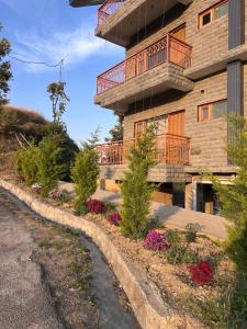 shalom hillcrest inn