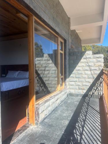 shalom hillcrest inn