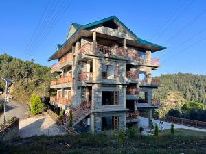 shalom hillcrest inn