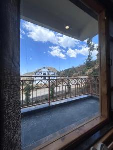 shalom hillcrest inn