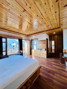 shalom hillcrest inn