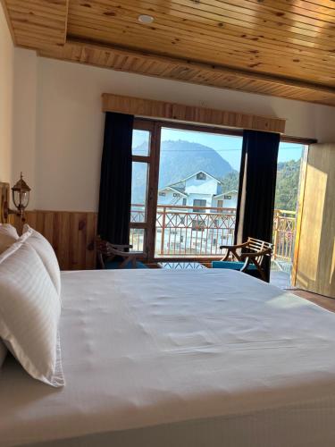 shalom hillcrest inn