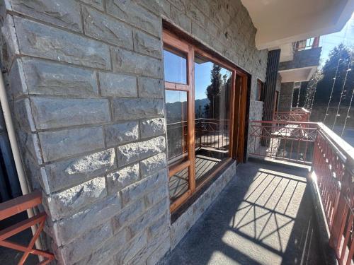 shalom hillcrest inn