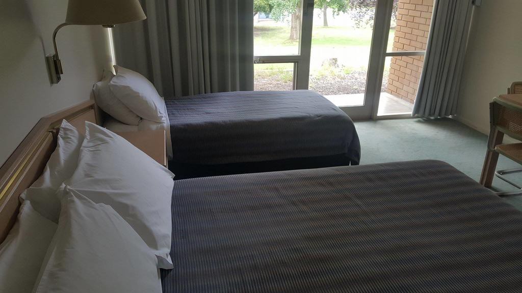 moe parklands motel