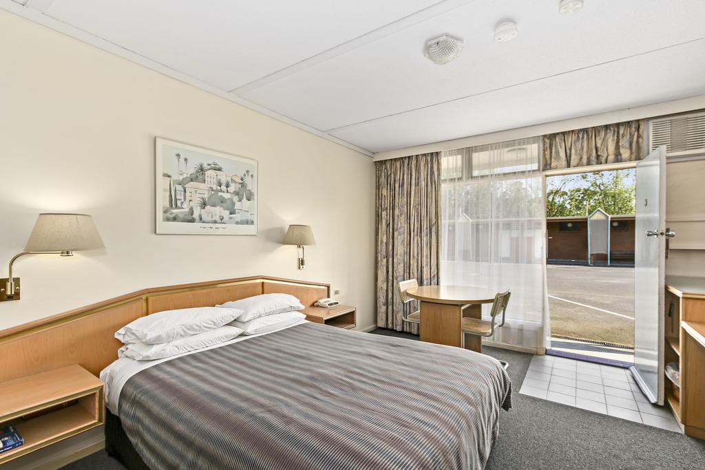 moe parklands motel