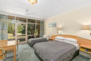 moe parklands motel