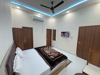 its braj raj home stay