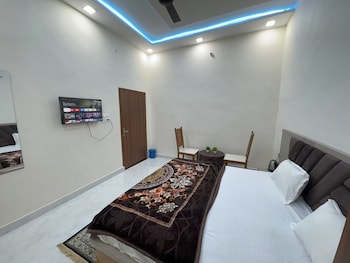 its braj raj home stay