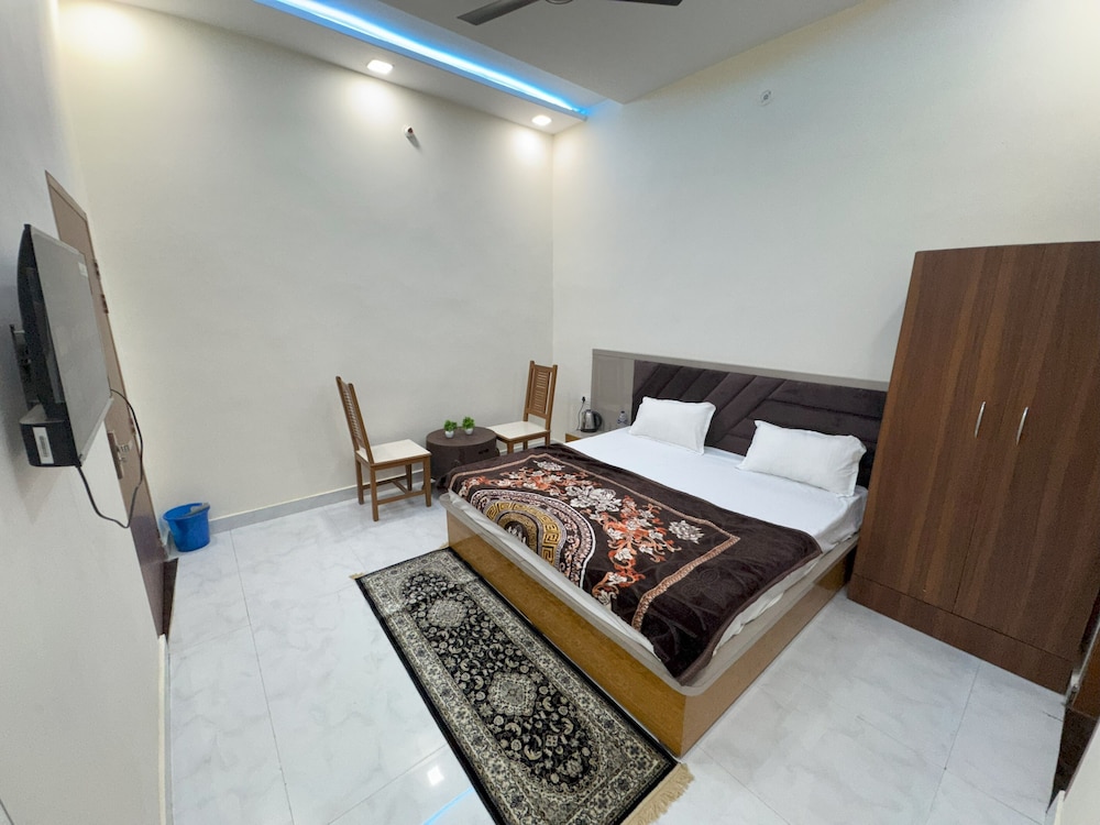 its braj raj home stay