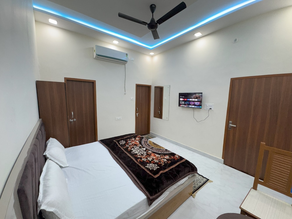 its braj raj home stay