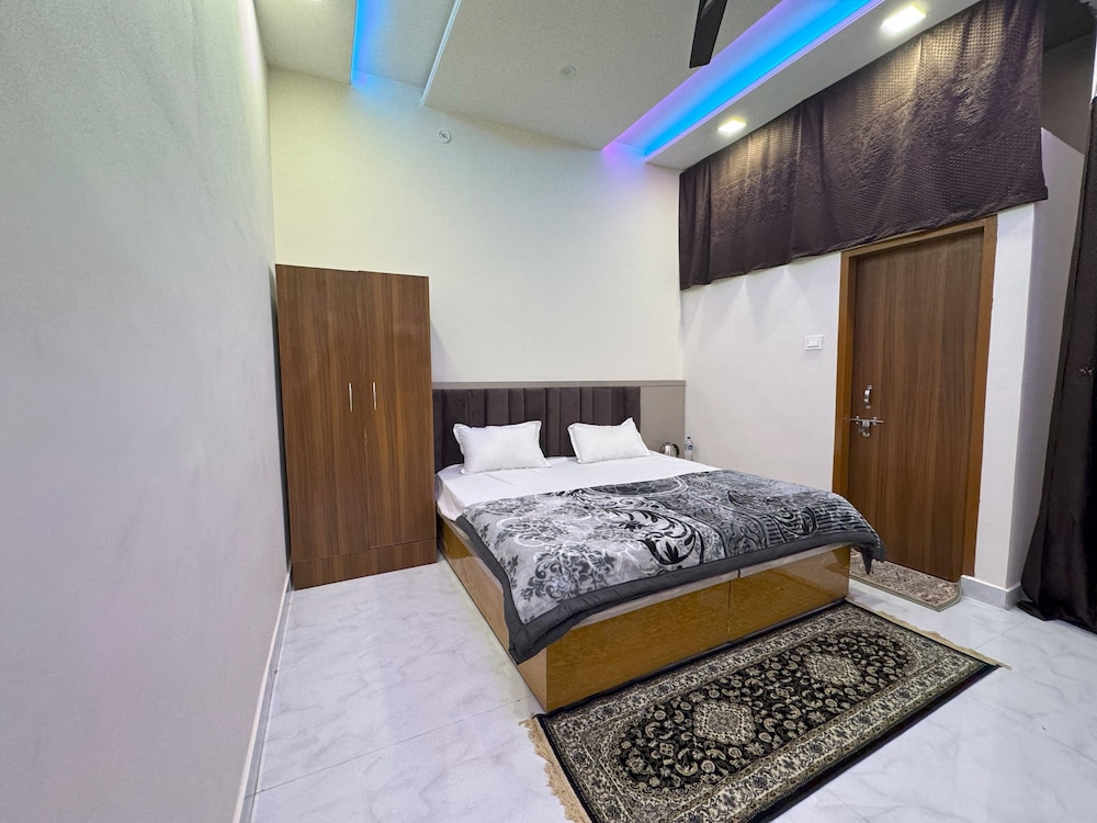 its braj raj home stay