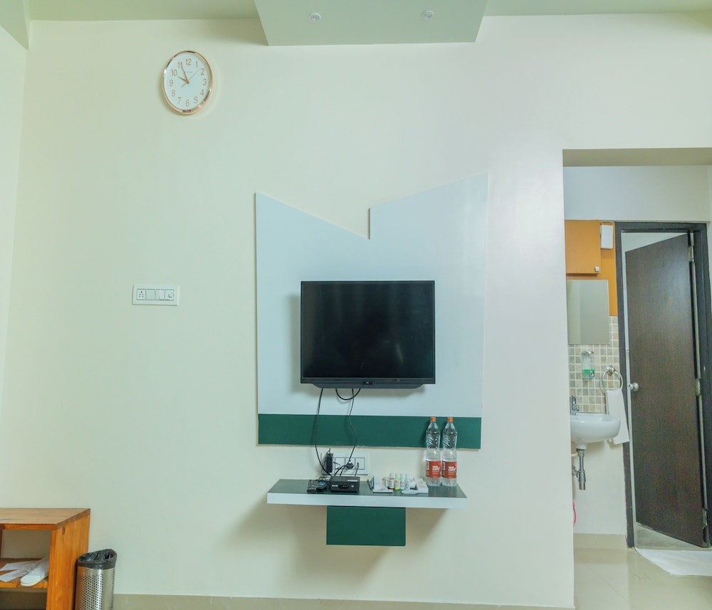 copper 11 service apartments sb road shivaji nagar pune