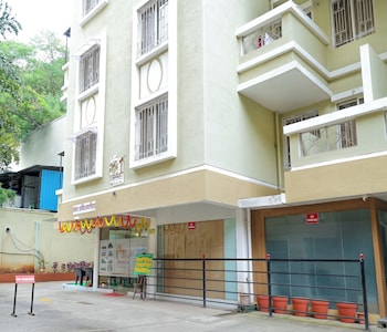 copper 11 service apartments sb road shivaji nagar pune