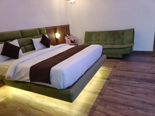 The Rules Club,,4 star