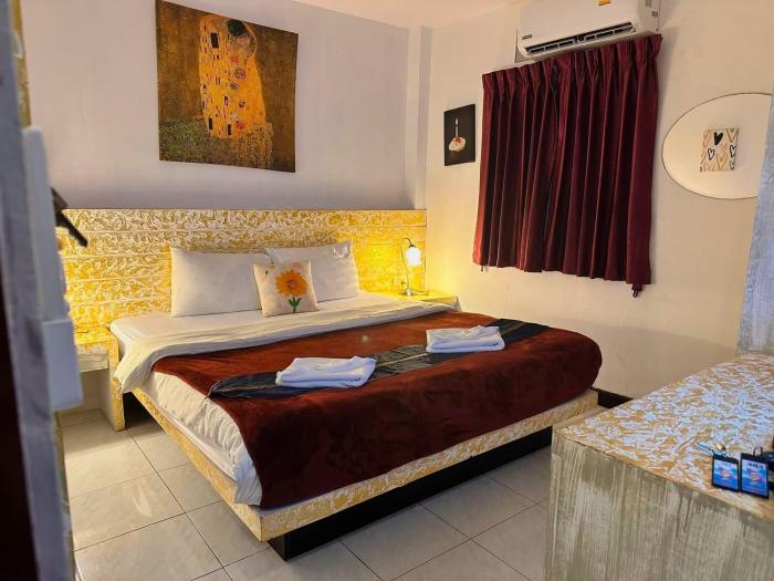 the shades hotel 50 meter beach front