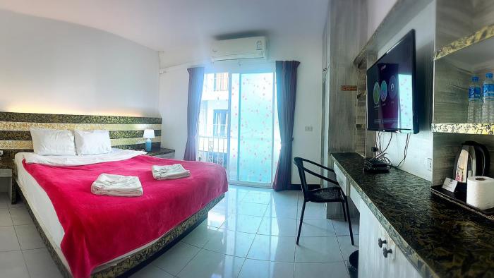 the shades hotel 50 meter beach front