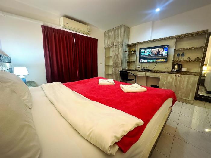 the shades hotel 50 meter beach front
