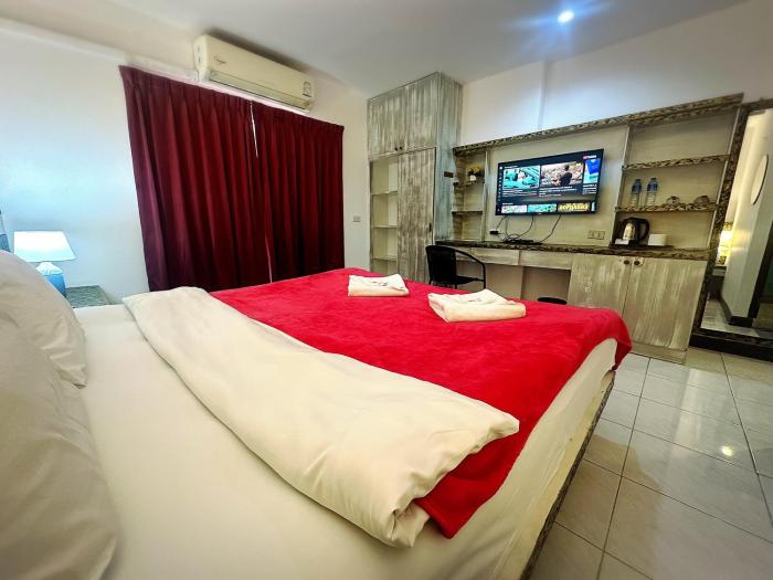the shades hotel 50 meter beach front