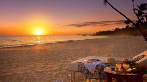 the shades hotel 50 meter beach front