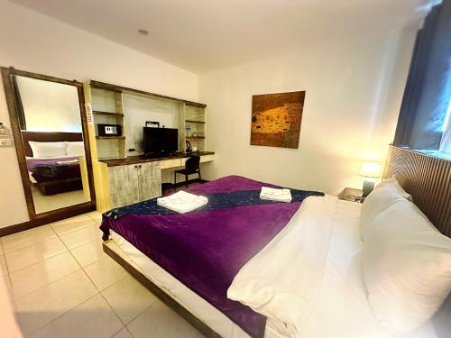 the shades hotel 50 meter beach front