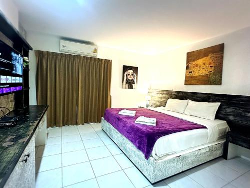 the shades hotel 50 meter beach front