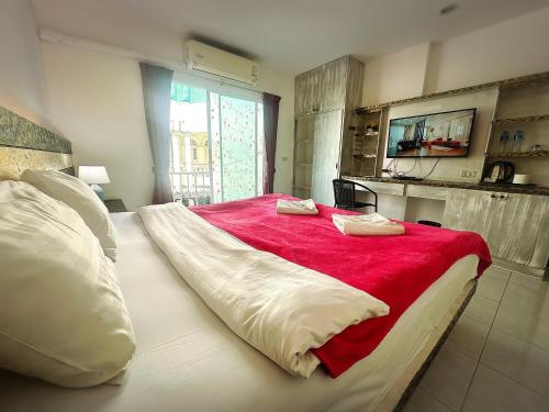 the shades hotel 50 meter beach front