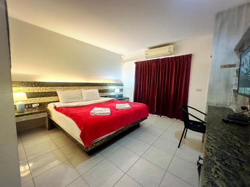 the shades hotel 50 meter beach front