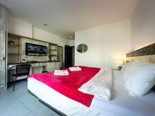 the shades hotel 50 meter beach front
