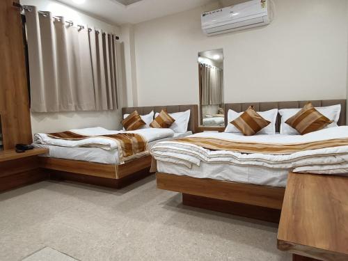 Shree Shyamraj Hotel,,3 star