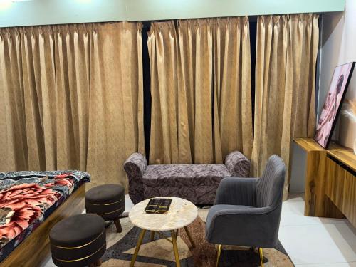 elegant studios luxury rental