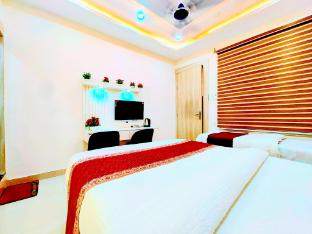 hotel madhur kunj palace in front ram janam bhumi