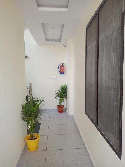 hotel madhur kunj palace in front ram janam bhumi