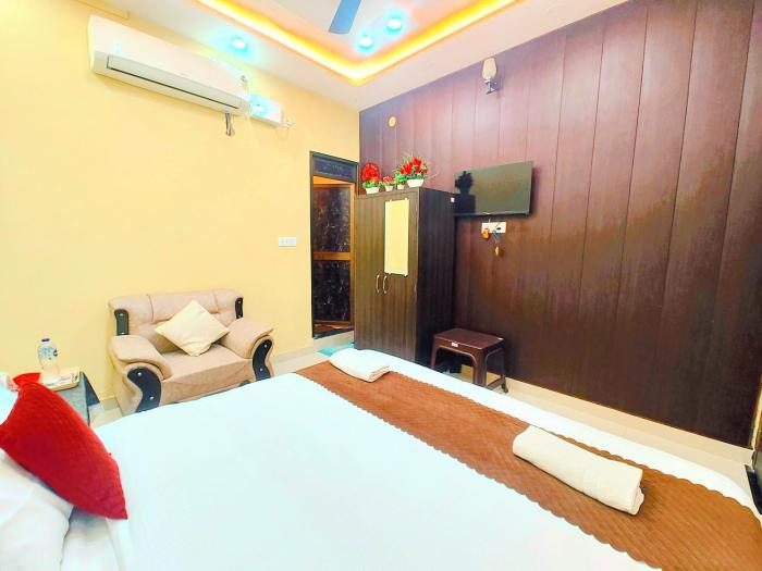 hotel madhur kunj palace in front ram janam bhumi