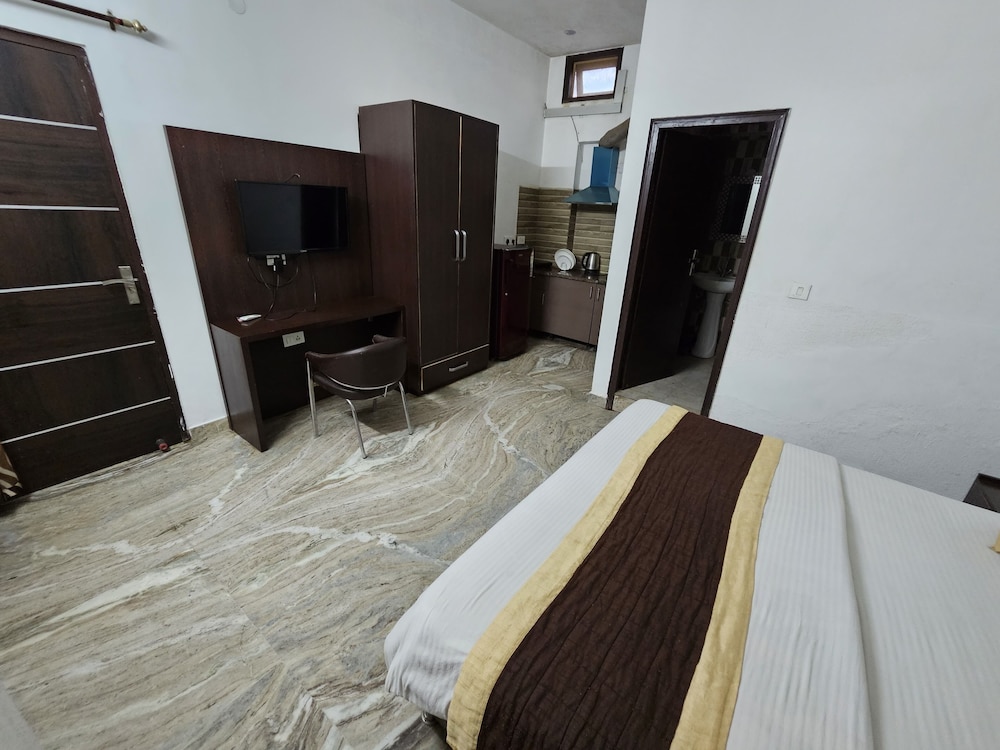 hotel ashiyana elite