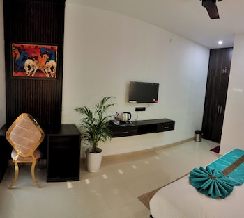 the pinaki resort and club