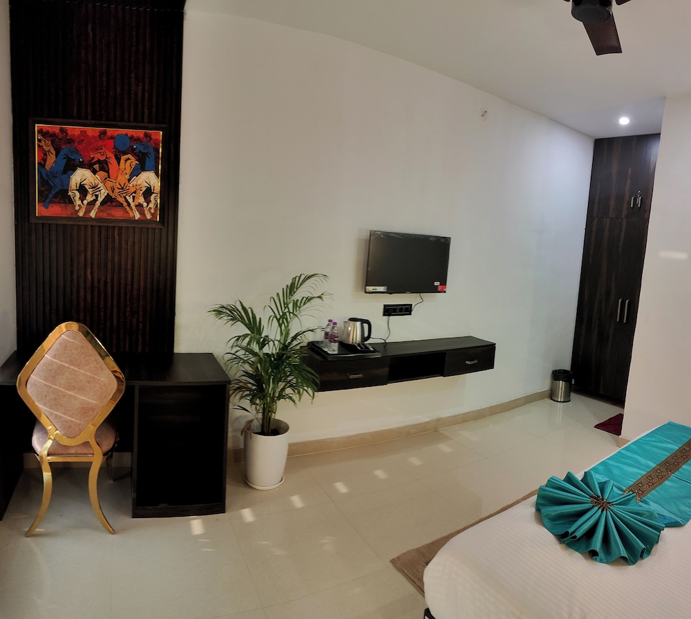 the pinaki resort and club