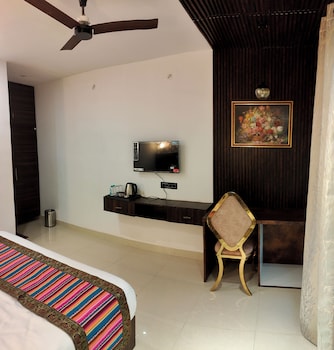 the pinaki resort and club