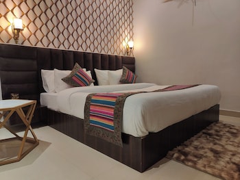 the pinaki resort and club