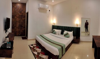 the pinaki resort and club