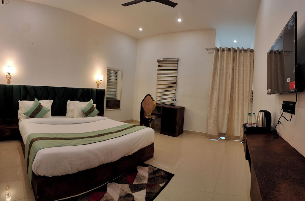 the pinaki resort and club