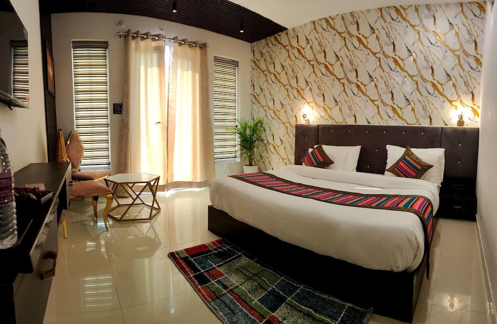 the pinaki resort and club