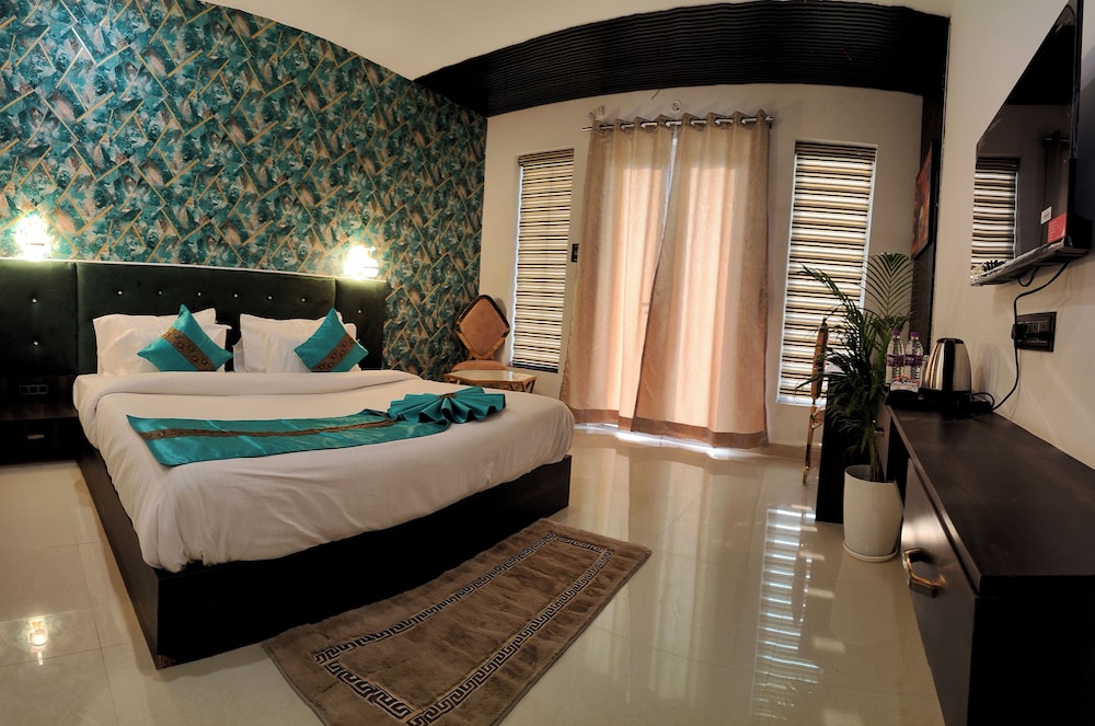 the pinaki resort and club