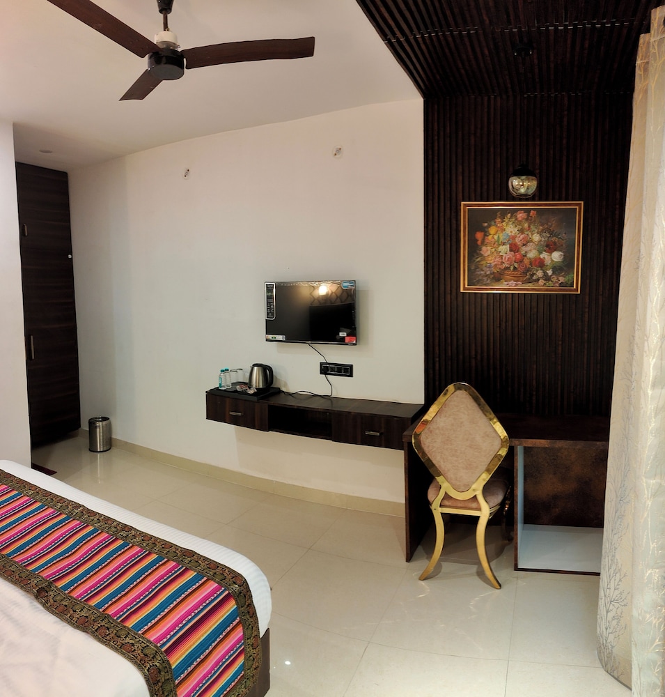 the pinaki resort and club