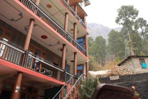 chalo challal hotel and cafe