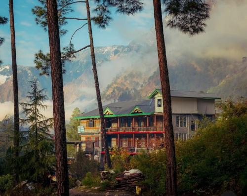 Chalo Challal Hotel & Cafe,,2 star