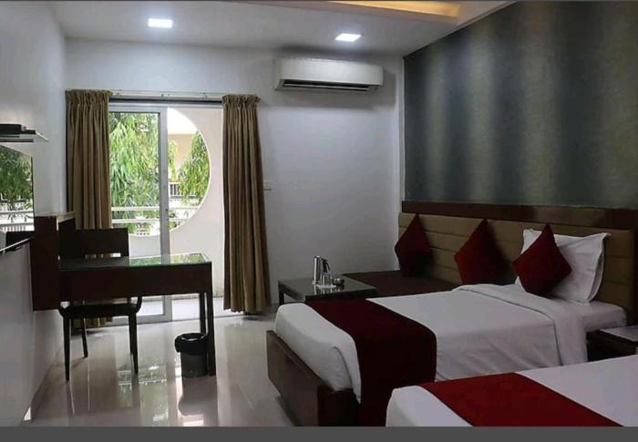 hotel raviraj chhatrapati sambhaji nagar