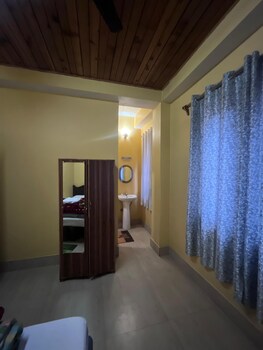 jeerosh hotel and lodge