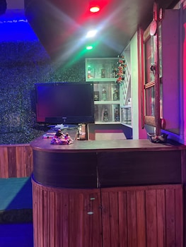 jeerosh hotel and lodge