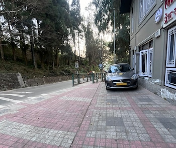 jeerosh hotel and lodge