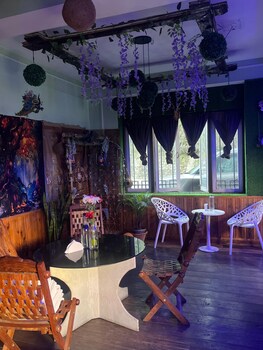 jeerosh hotel and lodge